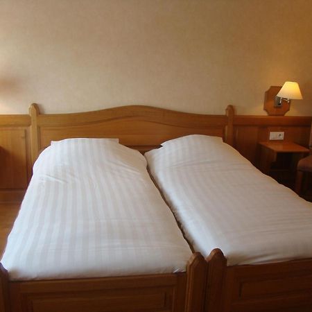 Hotel Restaurant N 4 Martelange Bagian luar foto