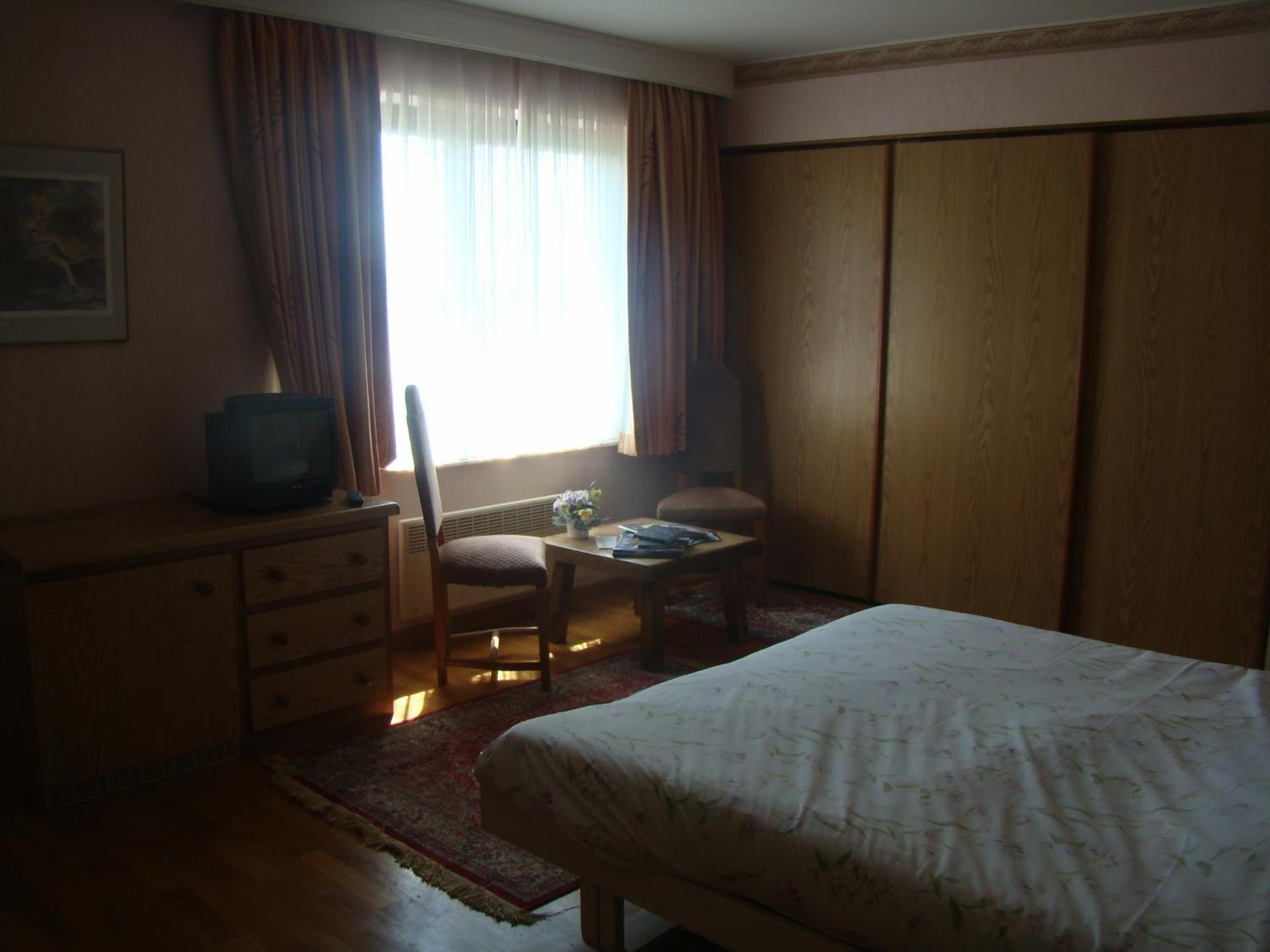 Hotel Restaurant N 4 Martelange Bagian luar foto