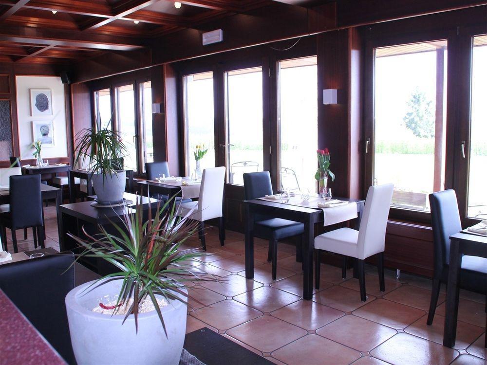 Hotel Restaurant N 4 Martelange Bagian luar foto