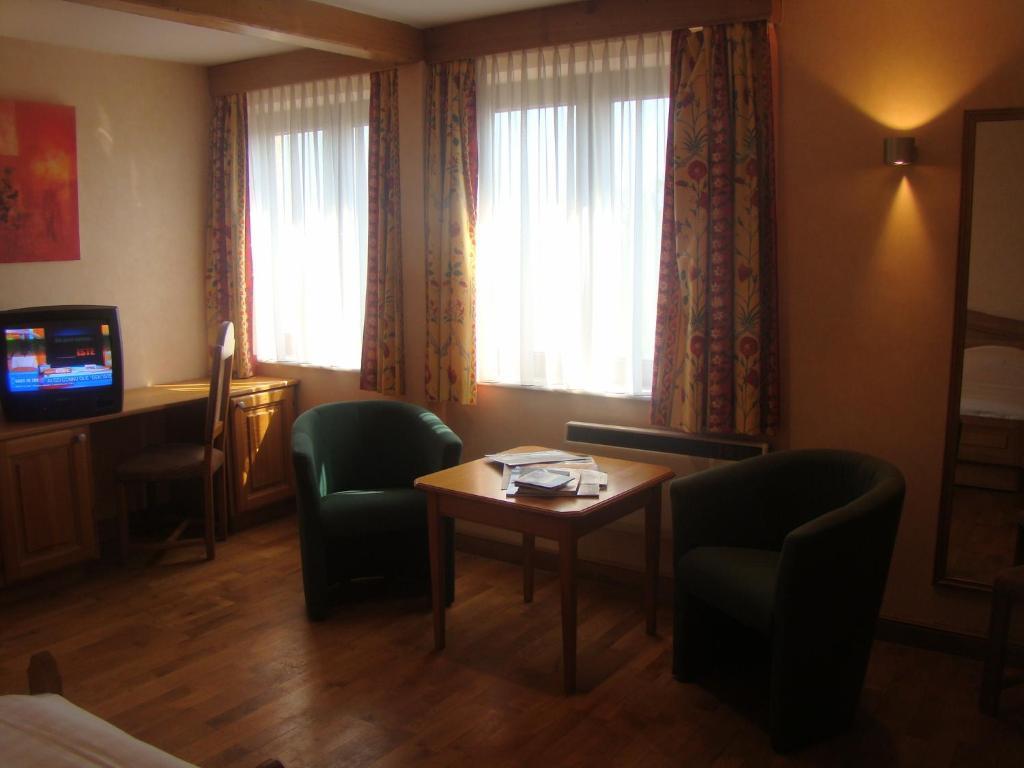 Hotel Restaurant N 4 Martelange Bagian luar foto